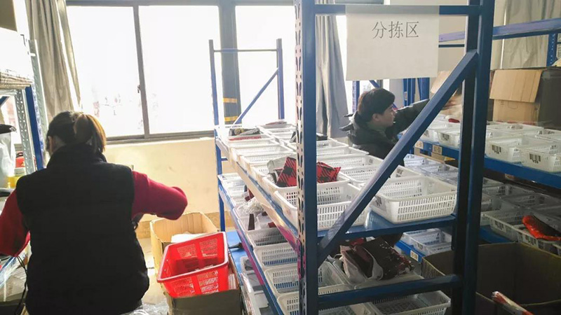 向老外出口圣誕用品，浙江義烏商人年銷數千萬